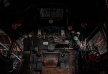 Consigli per la manutenzione: Come pulire correttamente un’auto elettrica