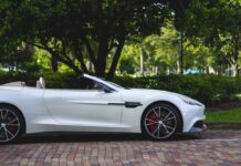 Scopri le tendenze e le previsioni sul futuro delle auto elettriche
