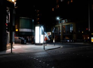 Consigli per la manutenzione della batteria dell’auto elettrica: quando e come effettuare la ricarica