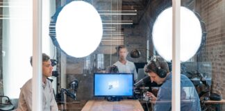 Le partnership tra produttori di auto elettriche e aziende energetiche per la crescita della rete di ricarica