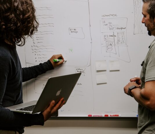 Scopri i principali svantaggi delle auto elettriche rispetto a quelle a combustione: Approfondimenti