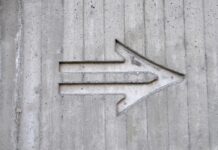 Guida all’acquisto: come valutare la resa energetica di un’auto elettrica