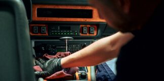 Consigli manutenzione auto elettrica: guida per regolare la pressione dei pneumatici