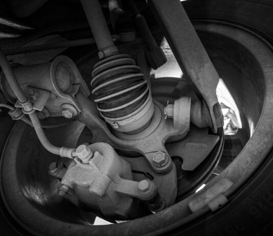 Consigli per la manutenzione della carrozzeria di un’auto elettrica: come pulire e mantenere la tua vettura in modo efficace