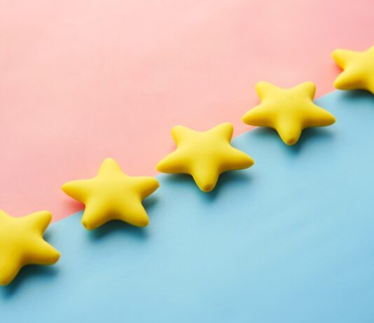 Il verdetto degli esperti: recensioni sulle auto elettriche più amate